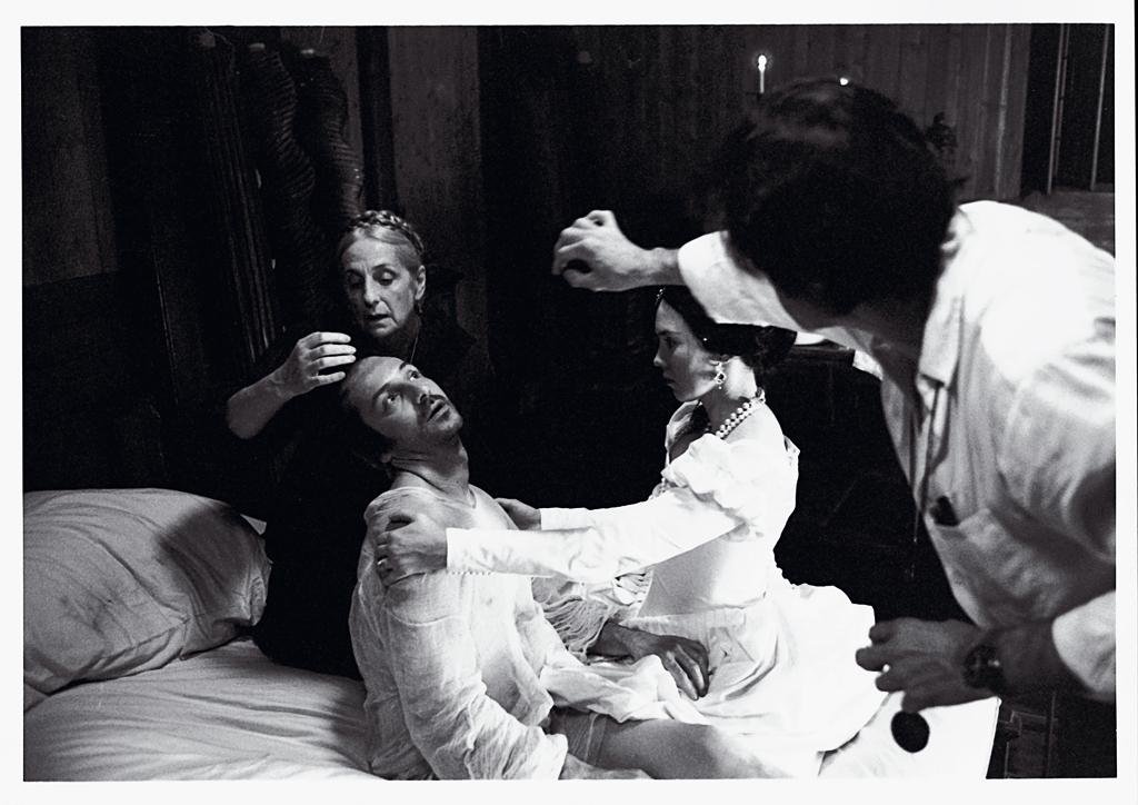 Michelle Marquais, Jean-Hugues Anglade, Isabelle Adjani and director Patrice Chéreau on the set of La reine Margot, 1994