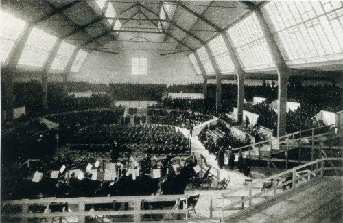 珍貴歷史照片：馬勒於慕尼黑演出千人交響曲之新節日音樂廳（Neue Musik-Festhalle）音樂廳